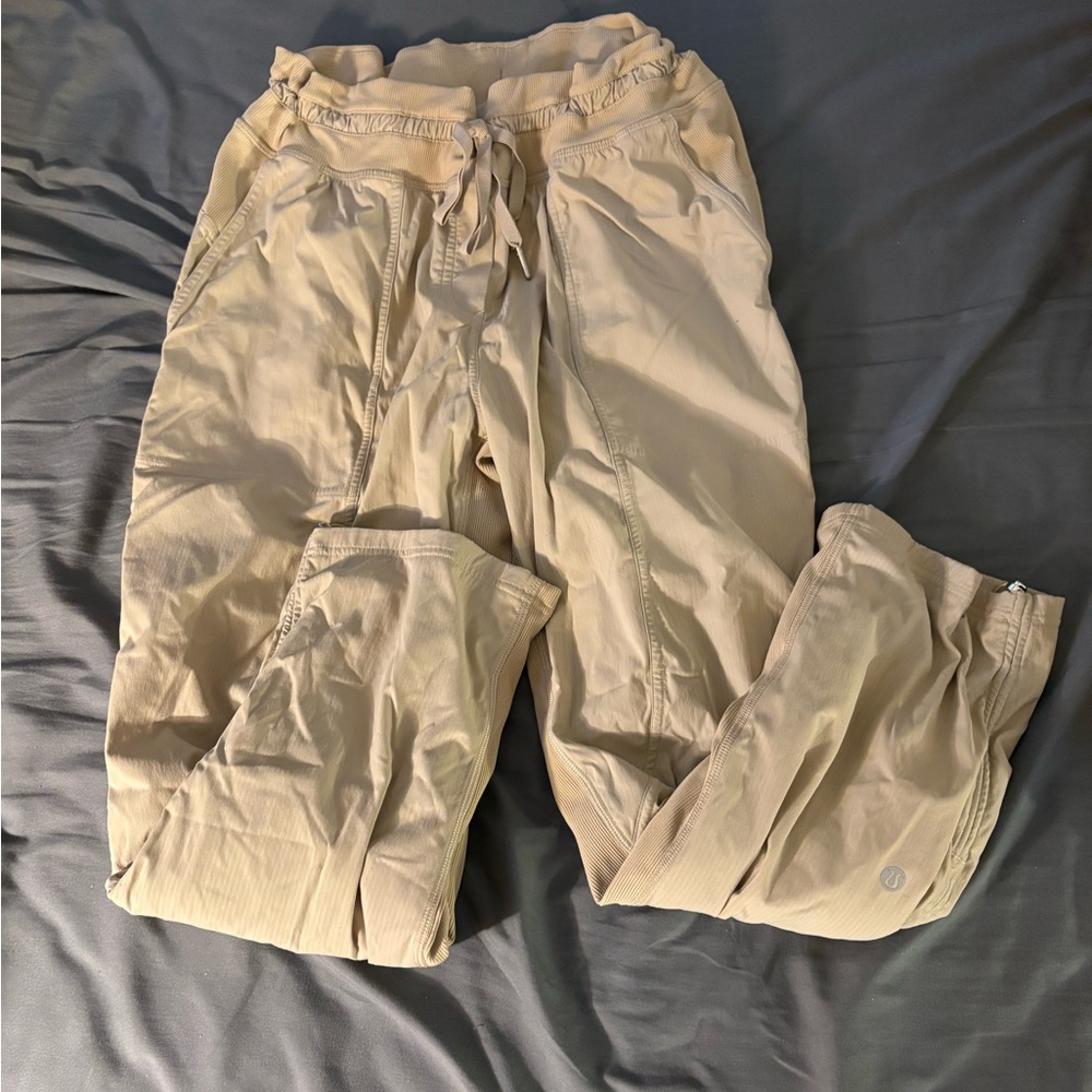 Lululemon dance studio joggers sz 10 cropped